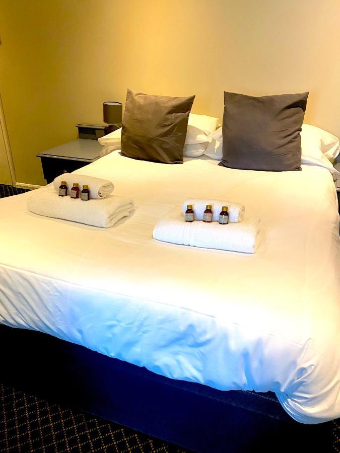 Bells Hotel โคลฟอร์ด ภายนอก รูปภาพ