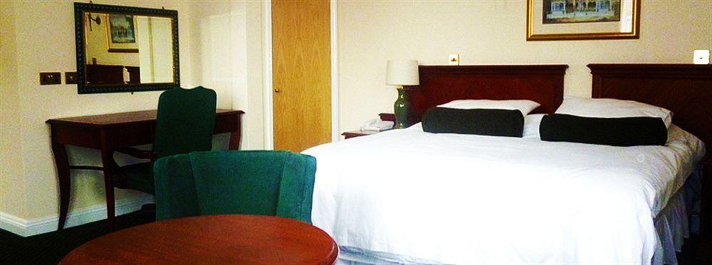 Bells Hotel โคลฟอร์ด ภายนอก รูปภาพ